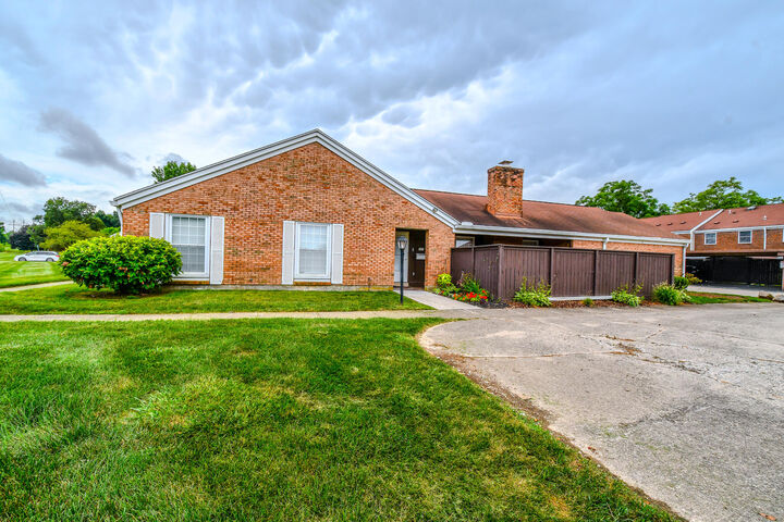Property Photo:  1411 Williamsburg Court  OH 45324 