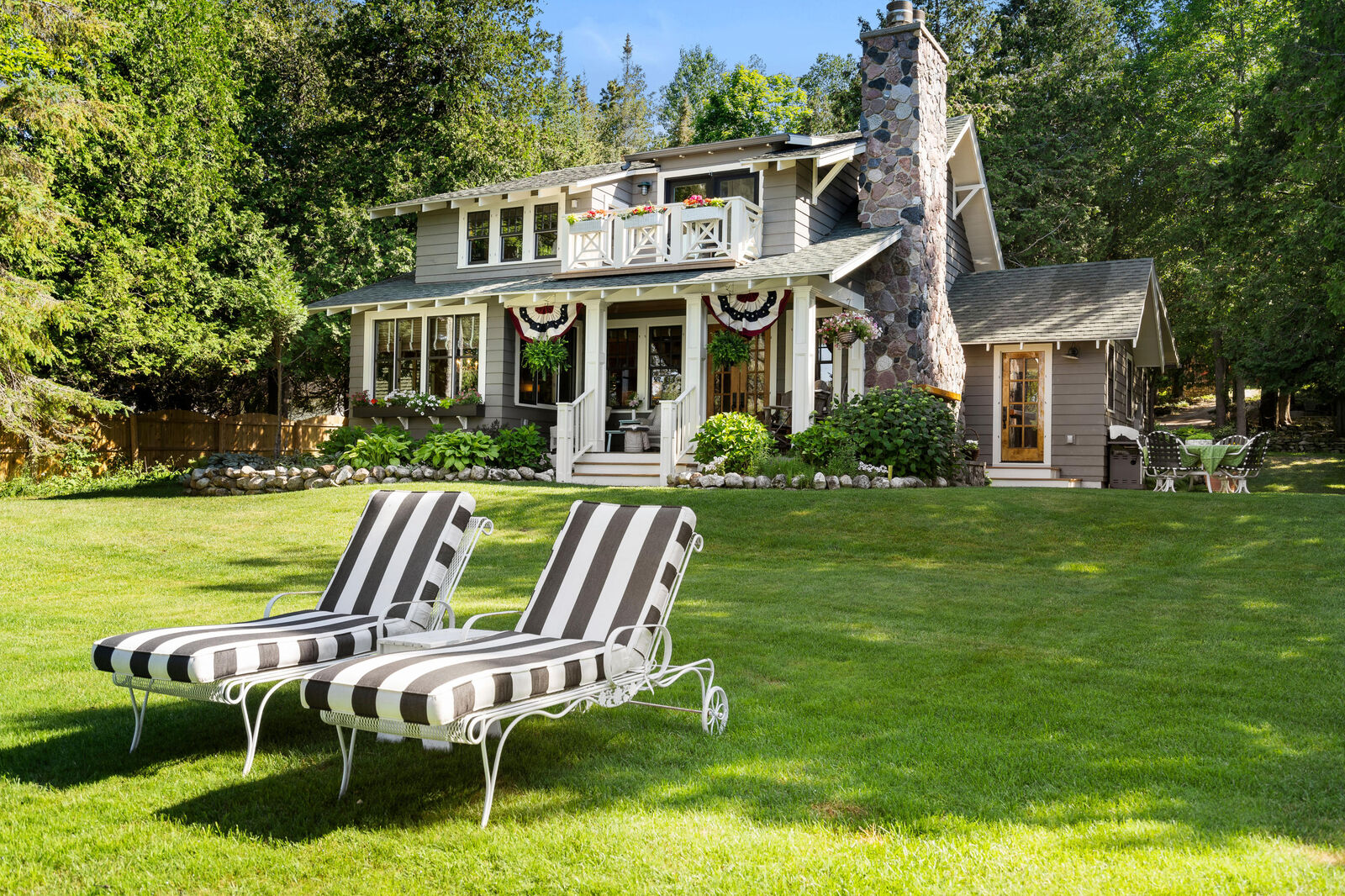 Property Photo:  