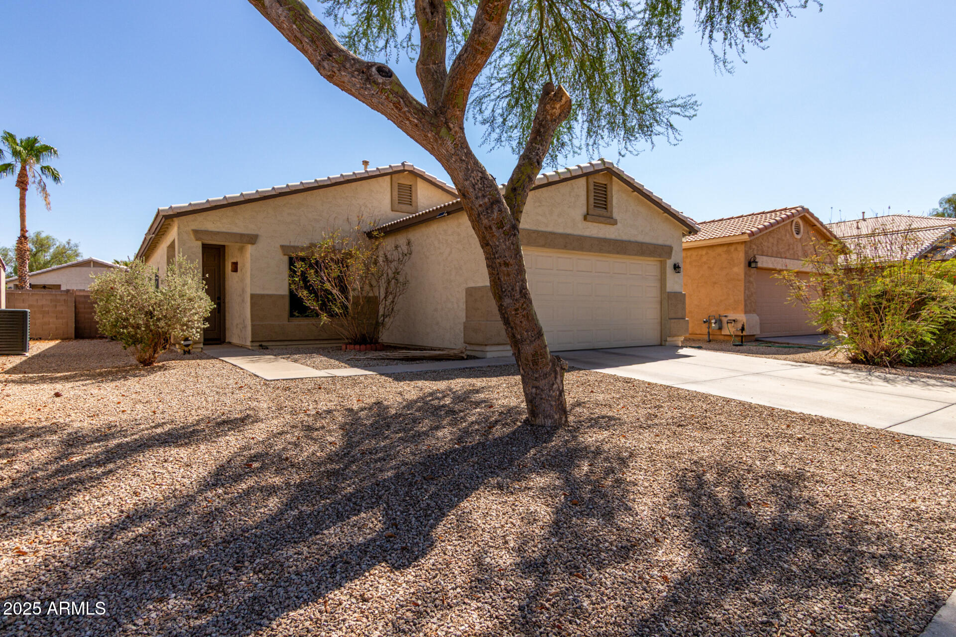 Property Photo: 189 E Shawnee Road AZ 85143