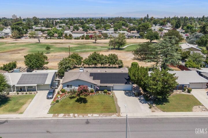 Property Photo: 704 River Oaks Drive CA 93309