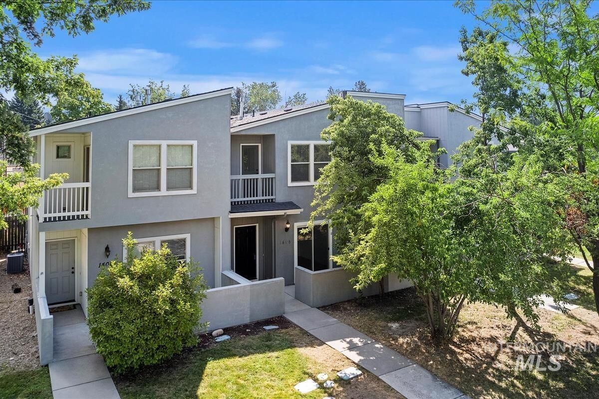 Property Photo: 1408 S Longmont Ave ID 83706