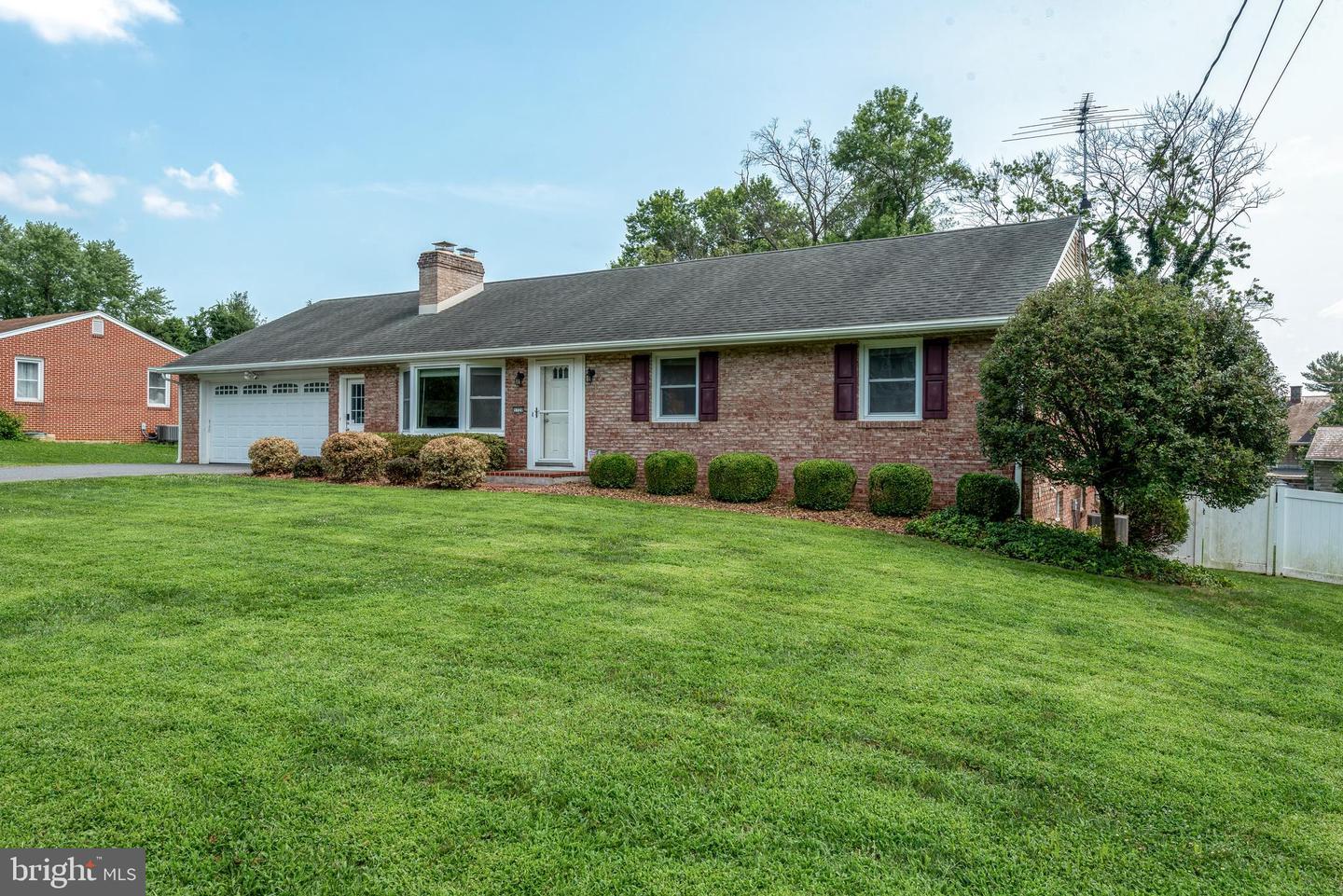 Property Photo: 1720 Pennsylvania Avenue PA 17602