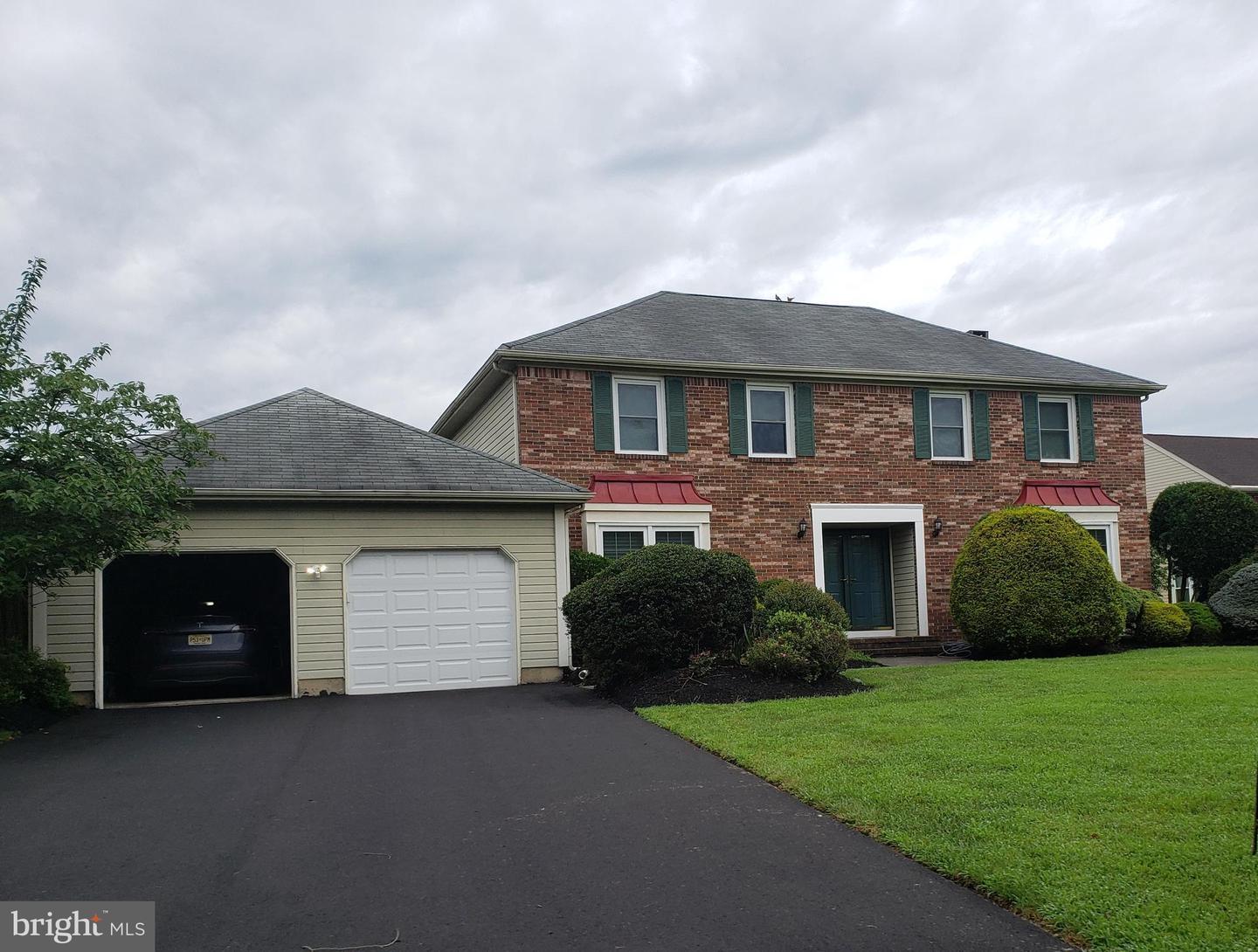 Property Photo: 11 Glengarry Way NJ 08550