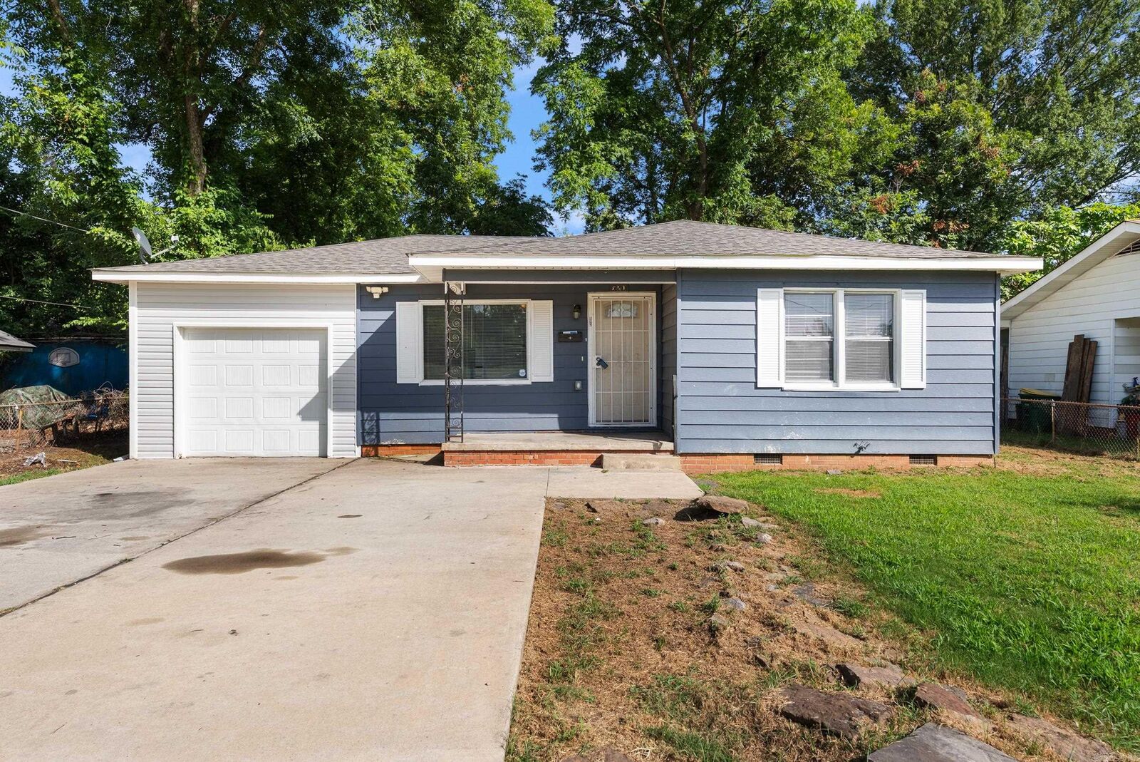 Property Photo: 520 Dewayne Avenue AR 72117