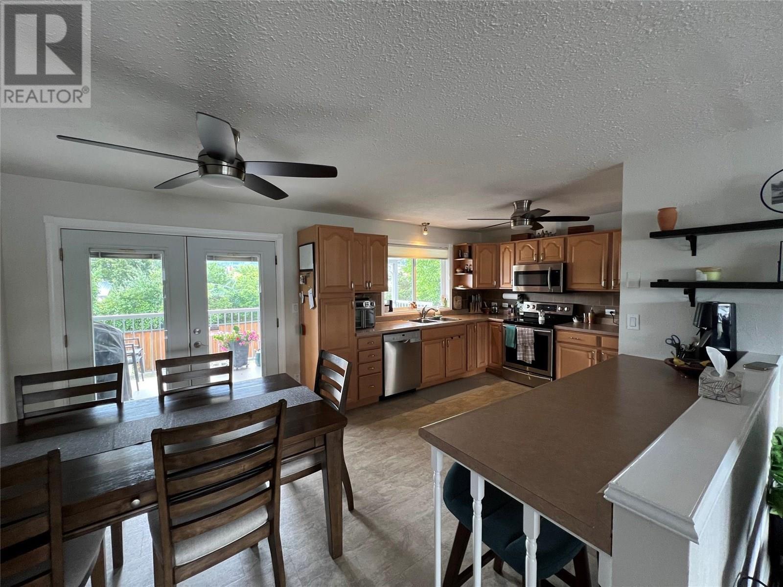 Photo de la propriété:  1414 Birch Street  BC V0B 1G3 