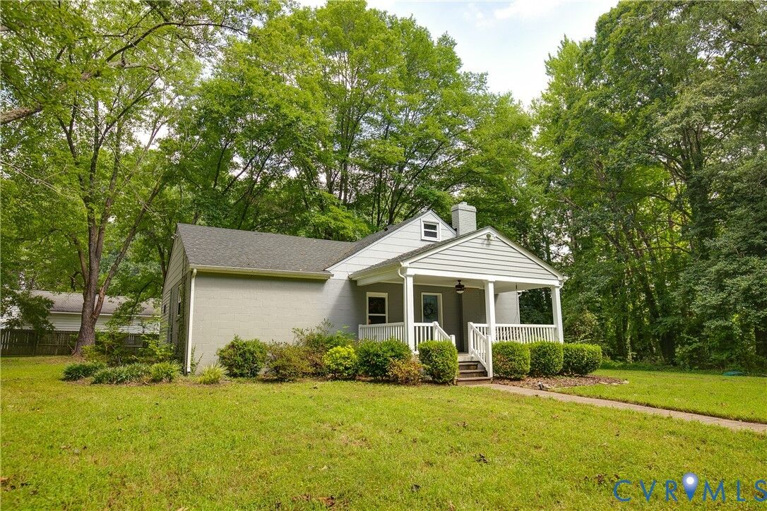 Property Photo: 9215 Mapleway Road VA 23229