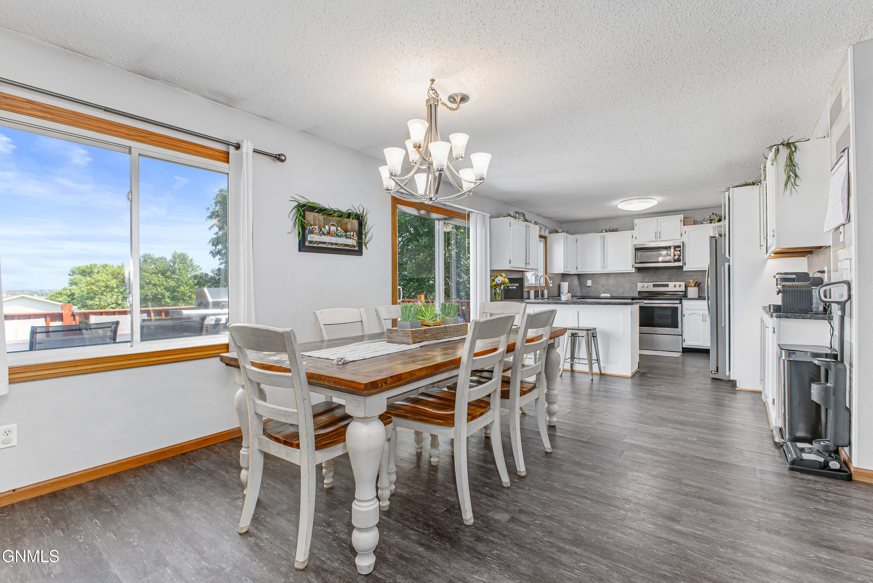 Property Photo: 935 N 33rd Street ND 58501