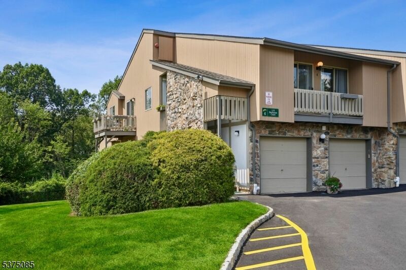 Property Photo: 4 Buchanon Ct NJ 07052