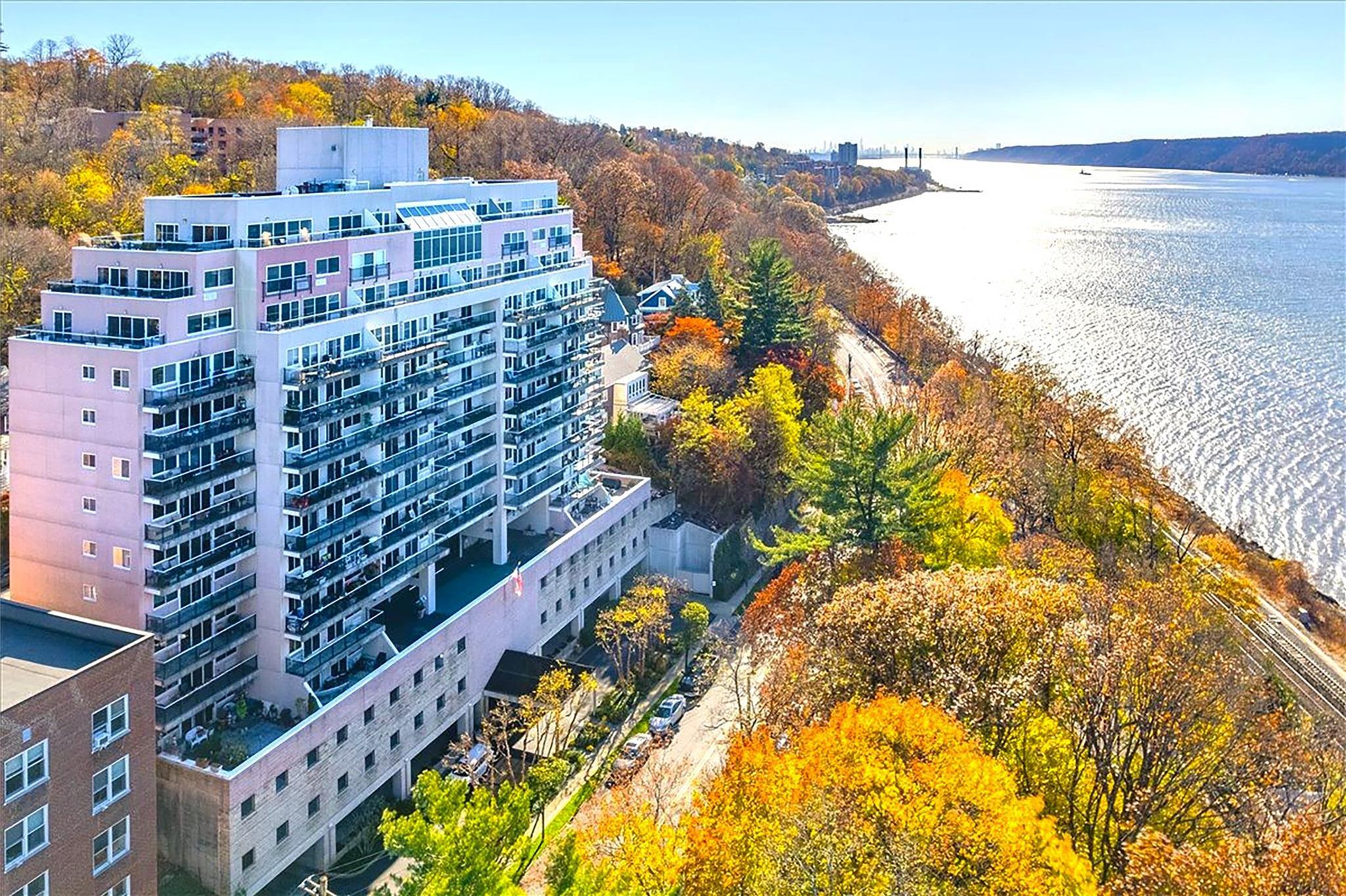 Property Photo: 1020 Warburton Avenue 12F NY 10701