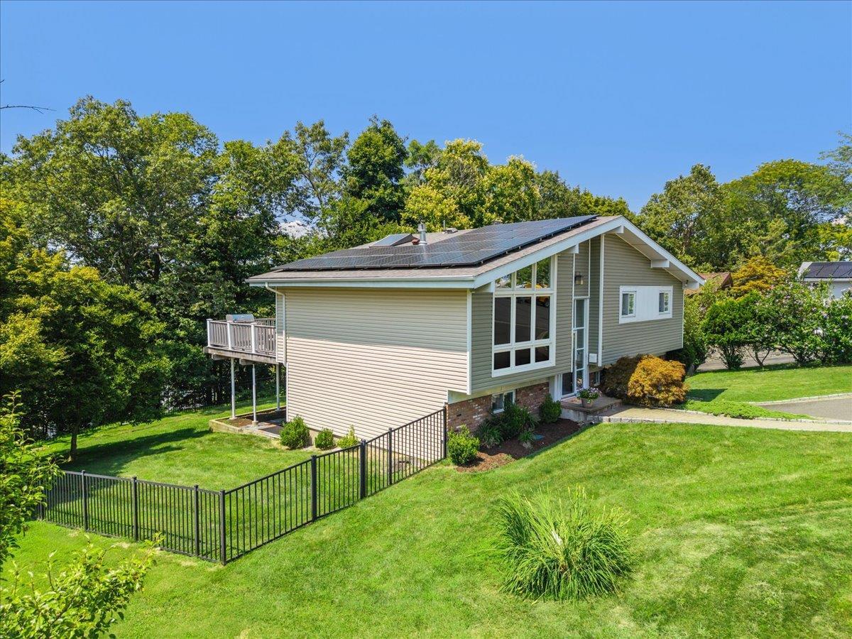 Property Photo:  8 Tappan Terrace  NY 10502 