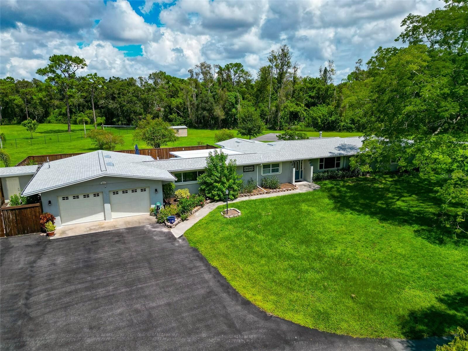 Property Photo: 5310 N Tuttle Avenue FL 34234