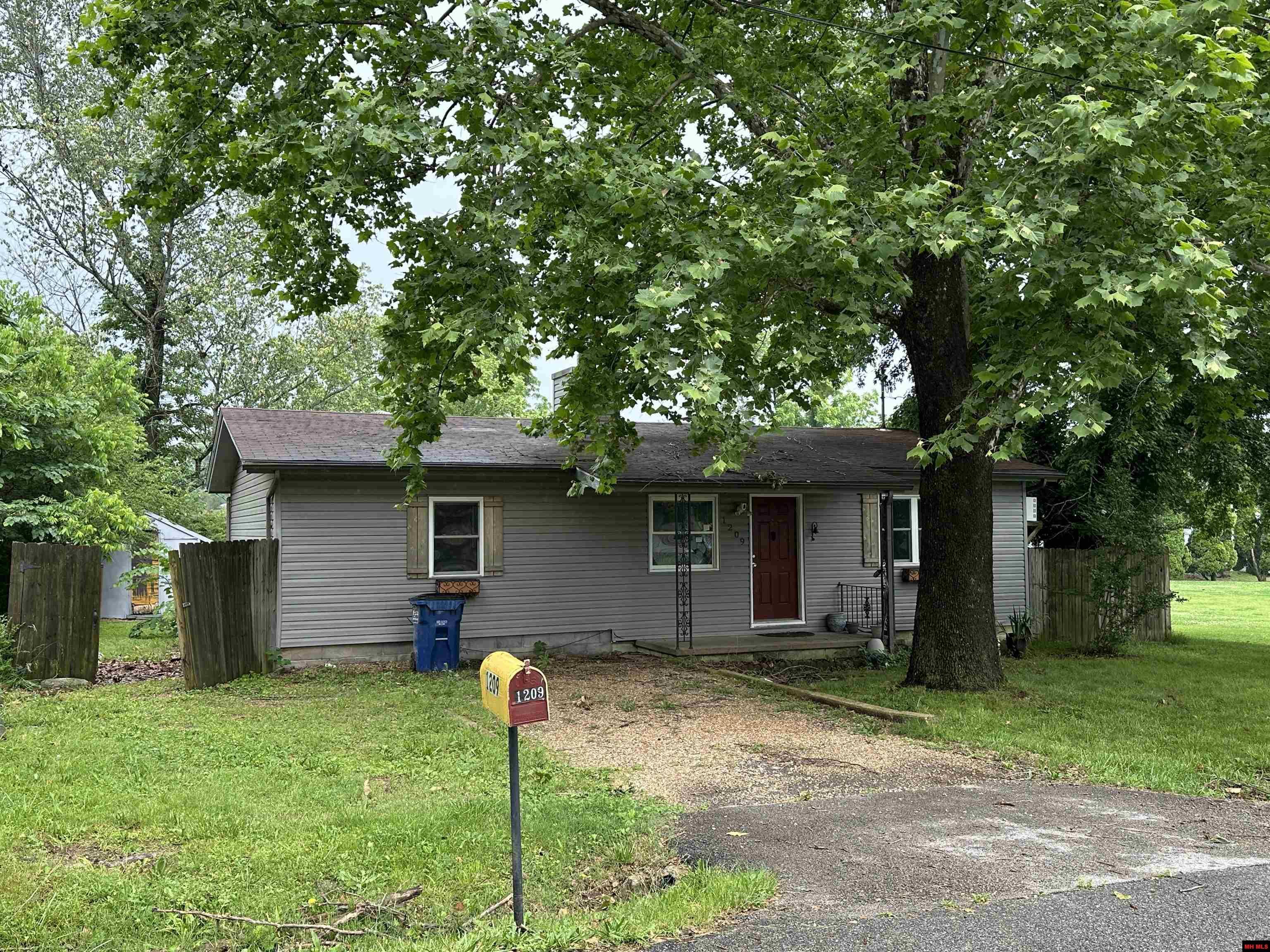 1209 South Street  Mountain Home AR 72653 photo