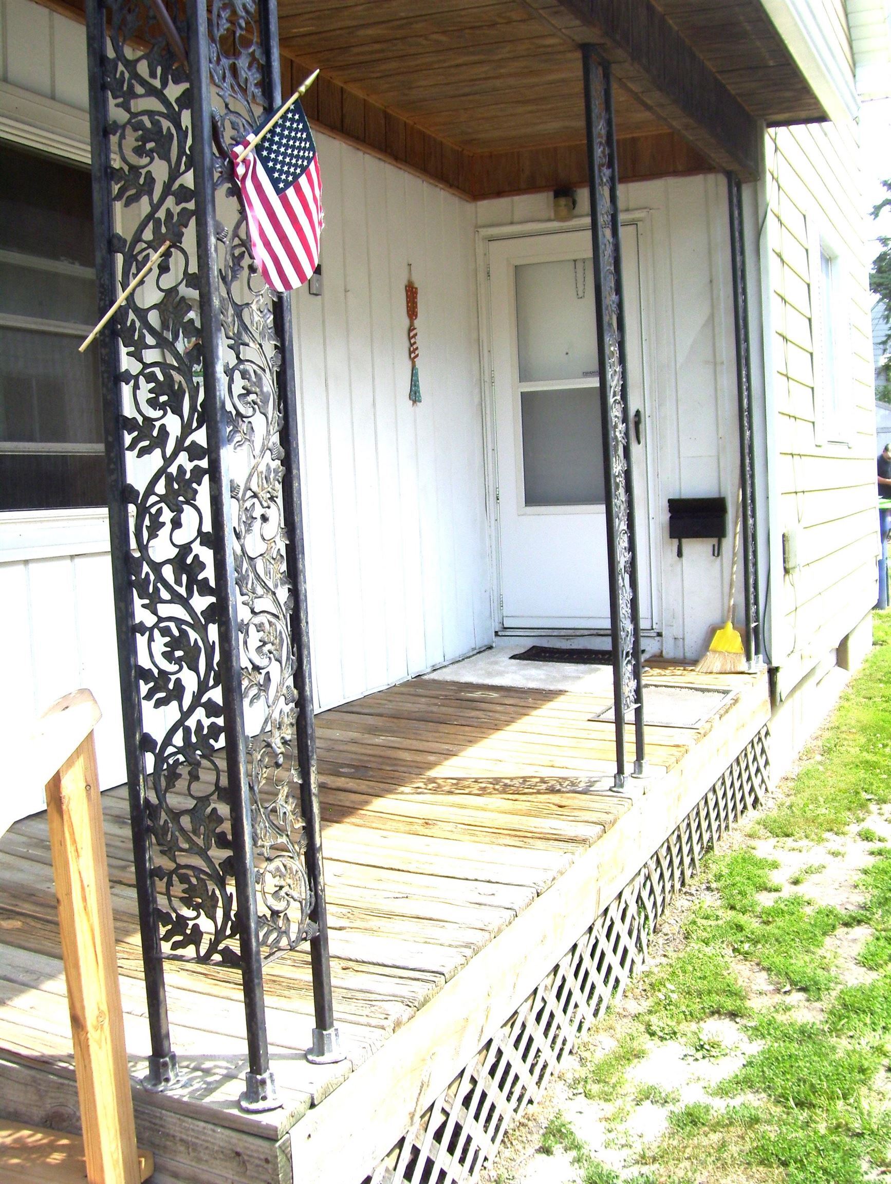 Property Photo:  901 S Madison Street  MI 48708 
