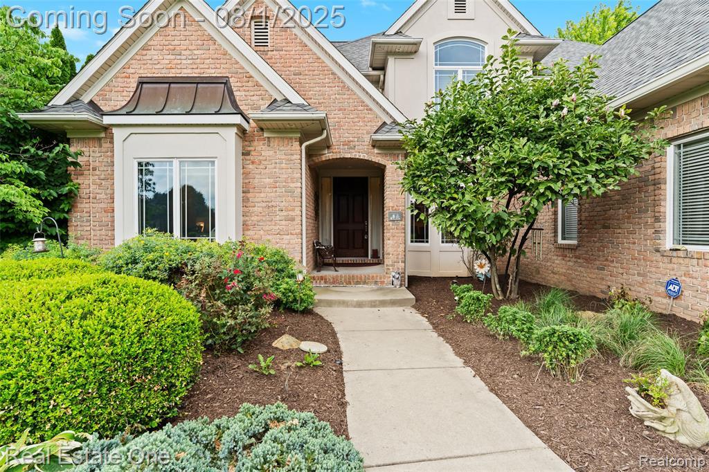 Property Photo:  16048 Pine Bluff Court  MI 48430 9166 