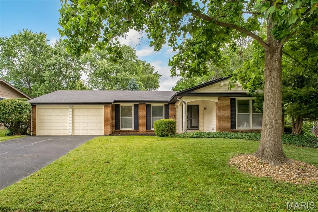 Property Photo: 12033 Tangletree Drive MO 63146