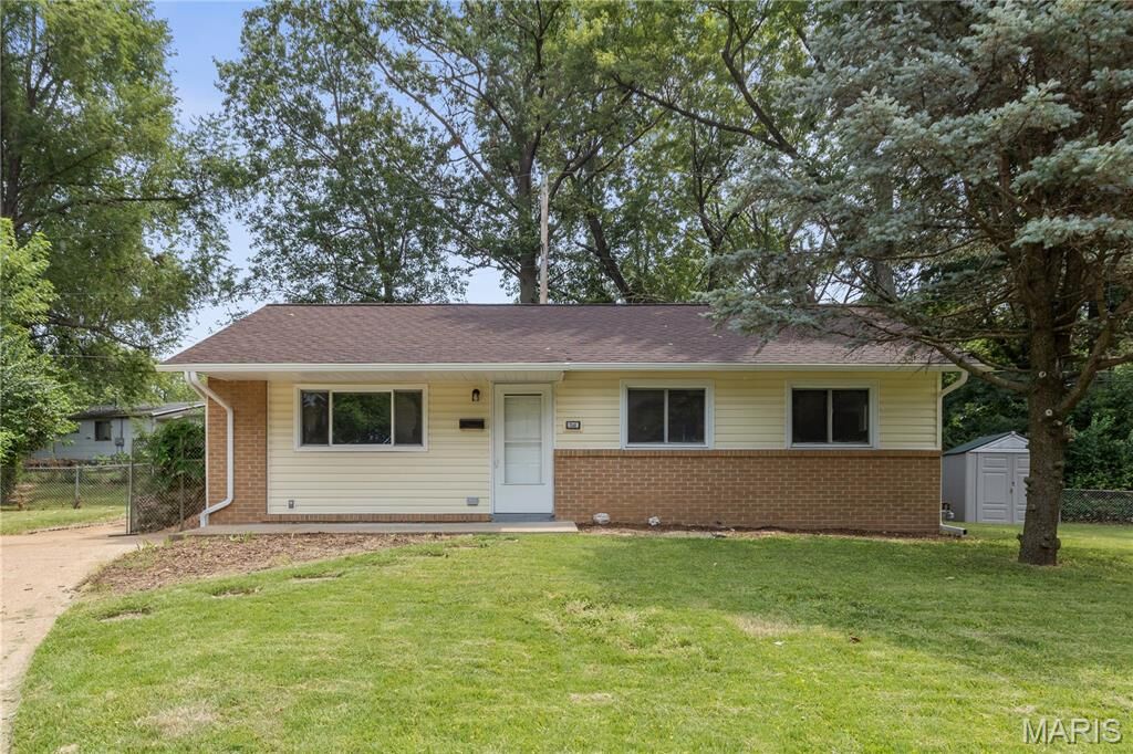Property Photo:  7040 Clover Lane  MO 63042 