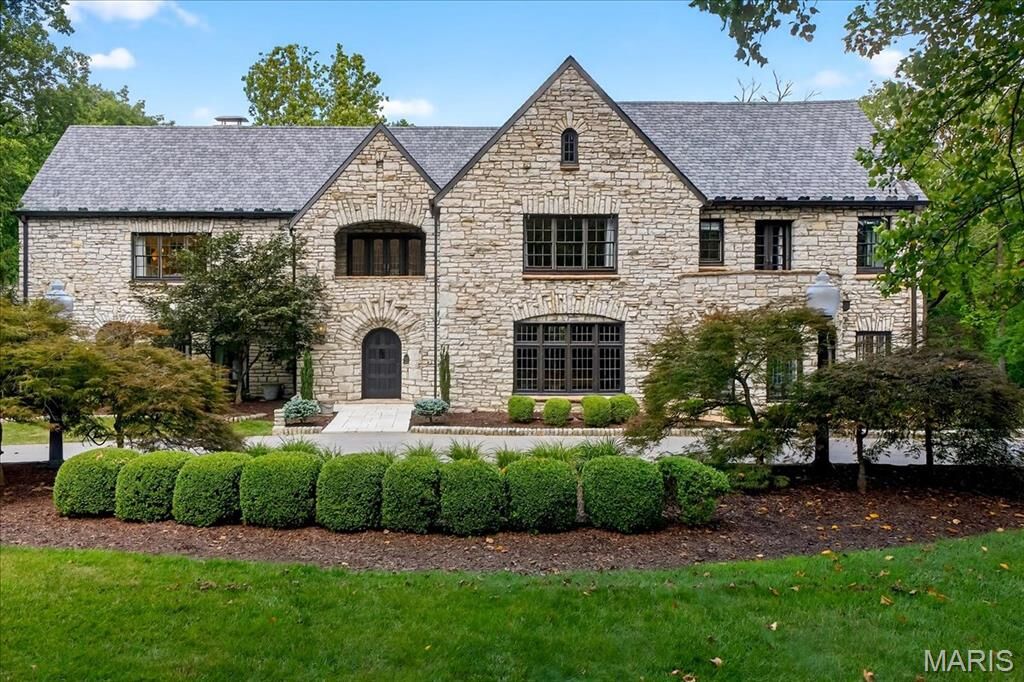 Property Photo:  33 Dromara Road  MO 63124 