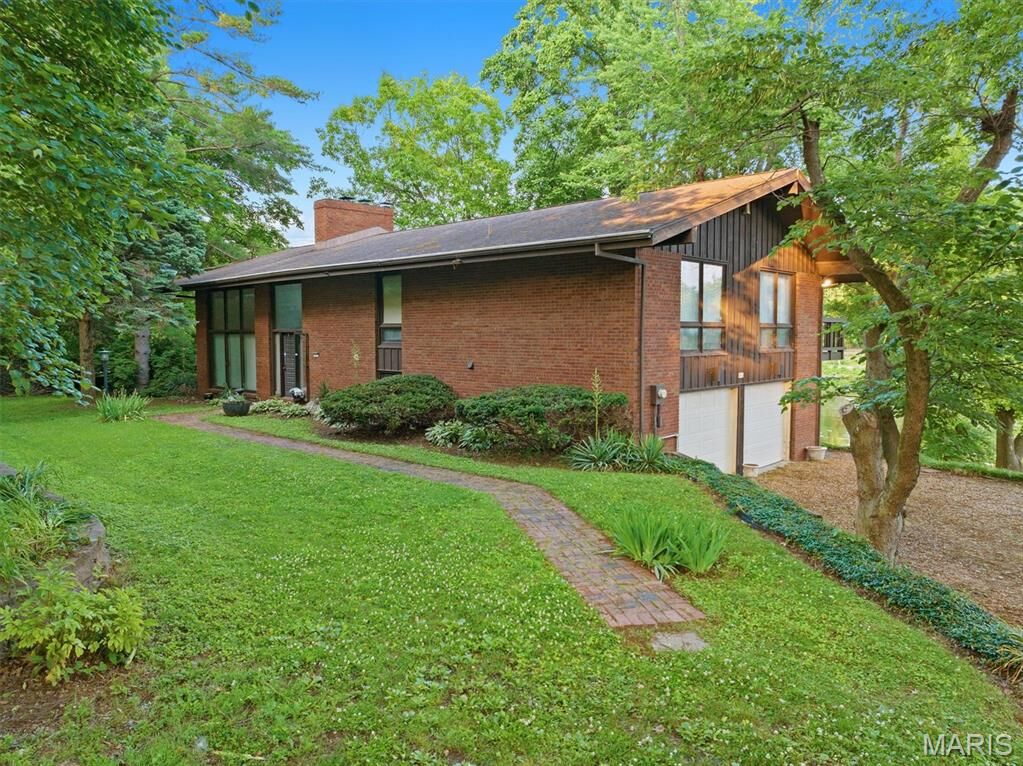 Property Photo:  47 Weslake Drive  IL 62208 