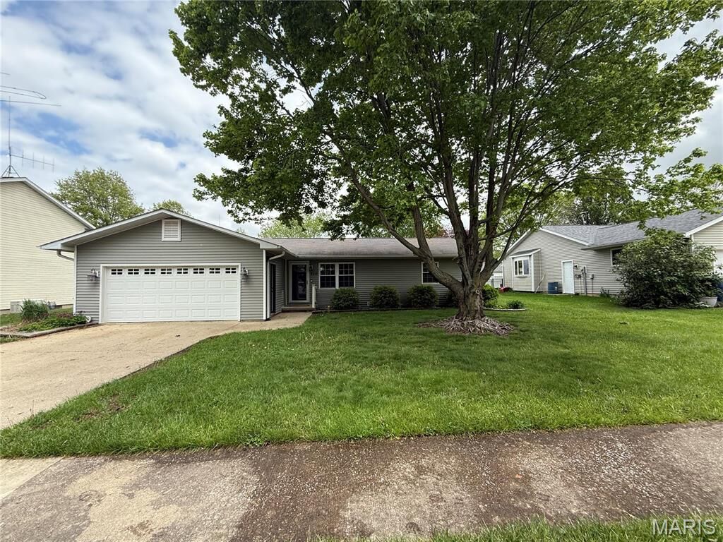 Property Photo:  710 Ash Street  IL 62246