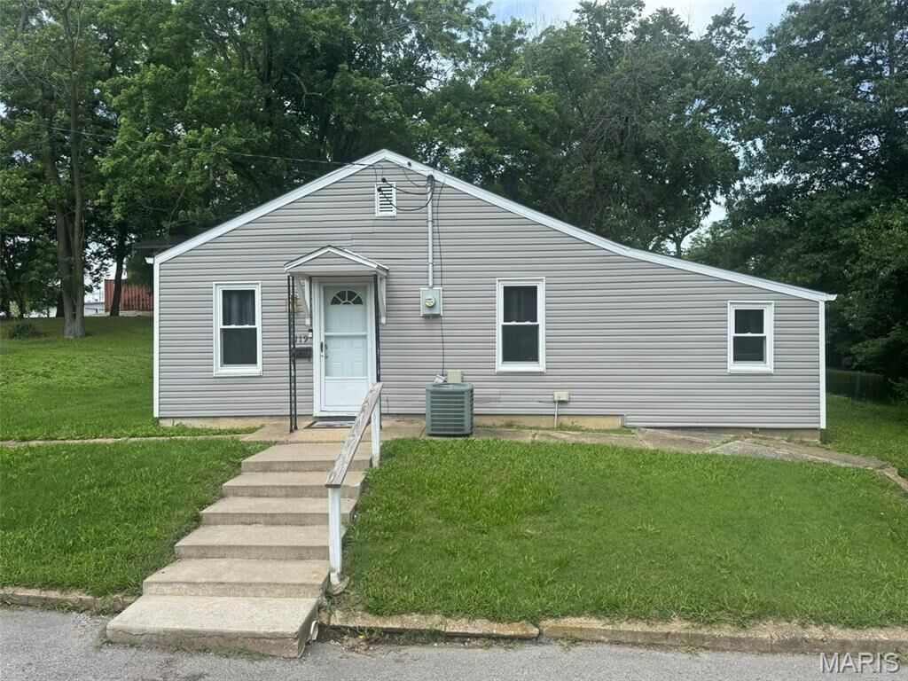 Property Photo: 119 N Saint Charles Street MO 63334