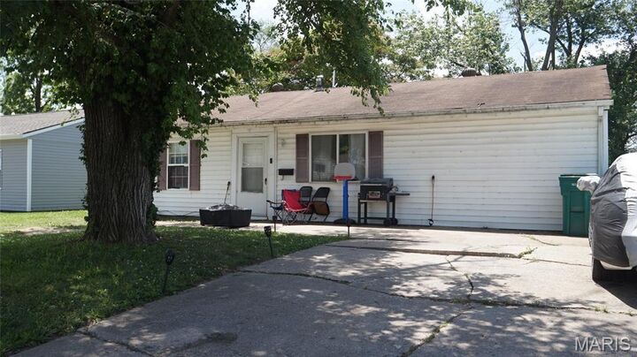 Property Photo:  10 Saint Gregory Drive  IL 62206 