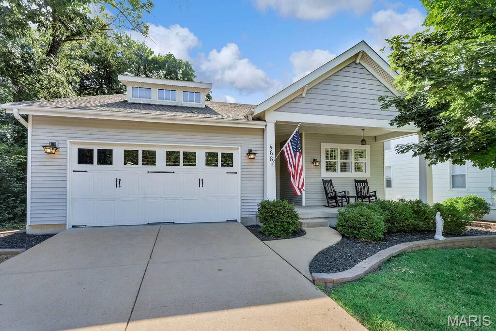 Property Photo:  468 N Clay Avenue  MO 63122 