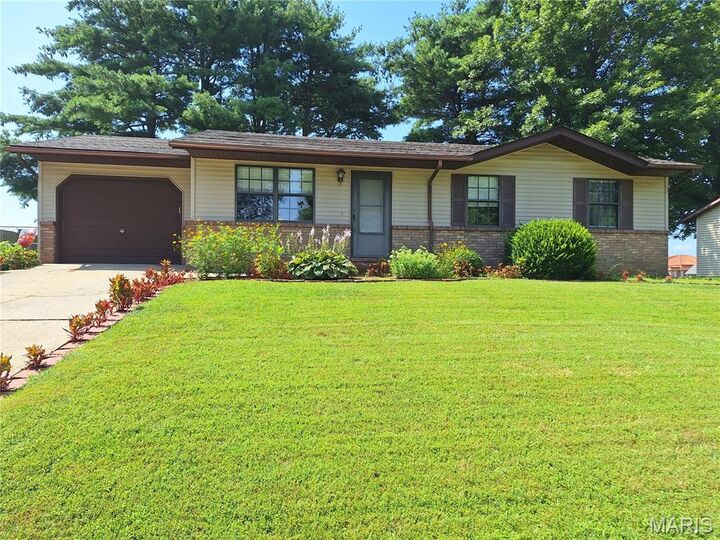 530 Buckeye Drive  Troy IL 62294 photo
