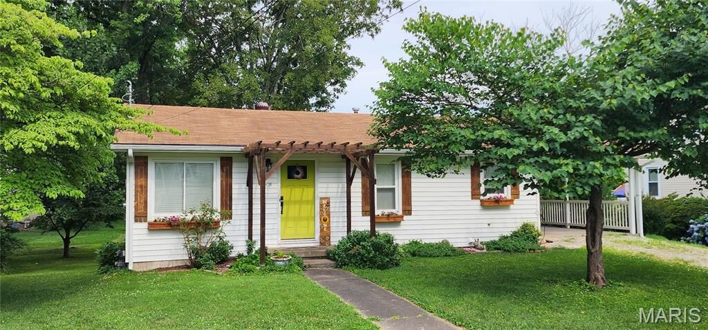 Property Photo:  208 S Bast Street  MO 63755 