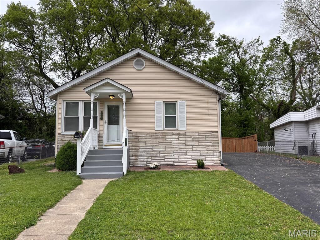 Property Photo: 2918 Hillcrest Avenue IL 62002