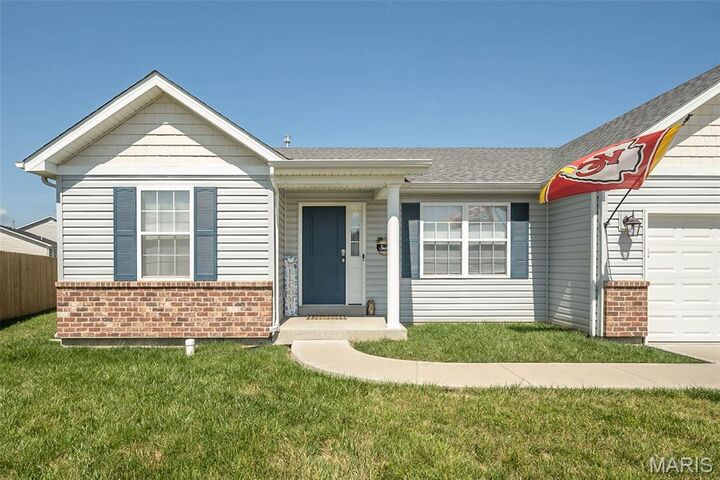 Property Photo:  229 Essex Court  MO 63390 