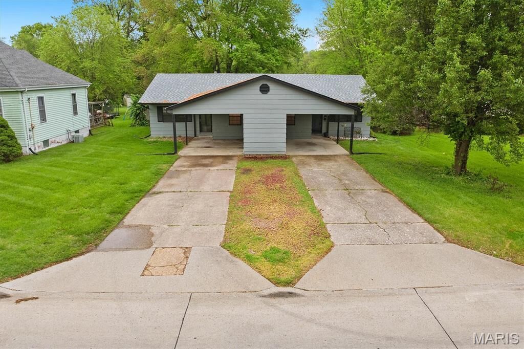 Property Photo:  2602 E Main Street  IL 62221 