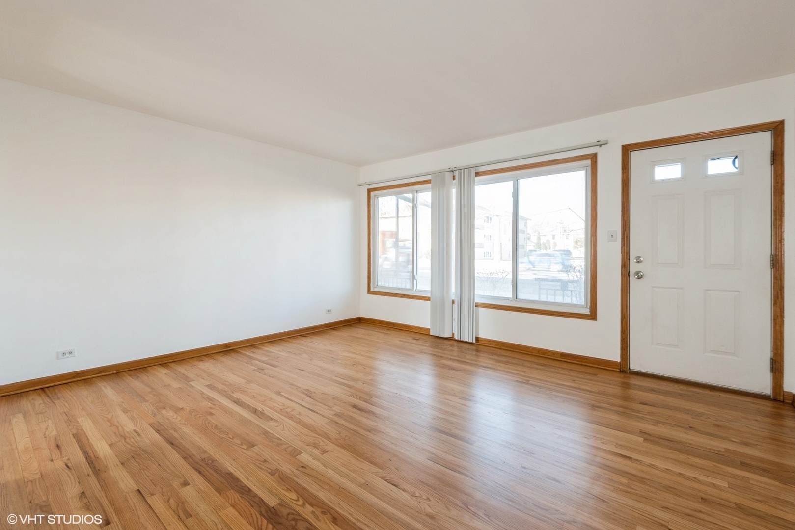 Property Photo: 4907 N Harlem Avenue 1 IL 60656