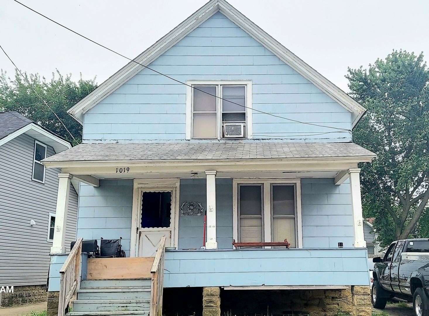 Property Photo:  1019 E New York Street  IL 60505 