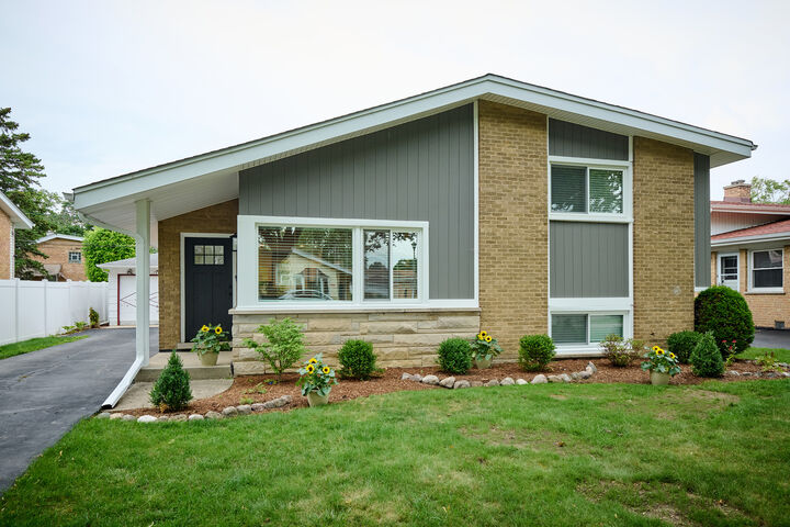 8926 Natoma Avenue  Morton Grove IL 60053 photo
