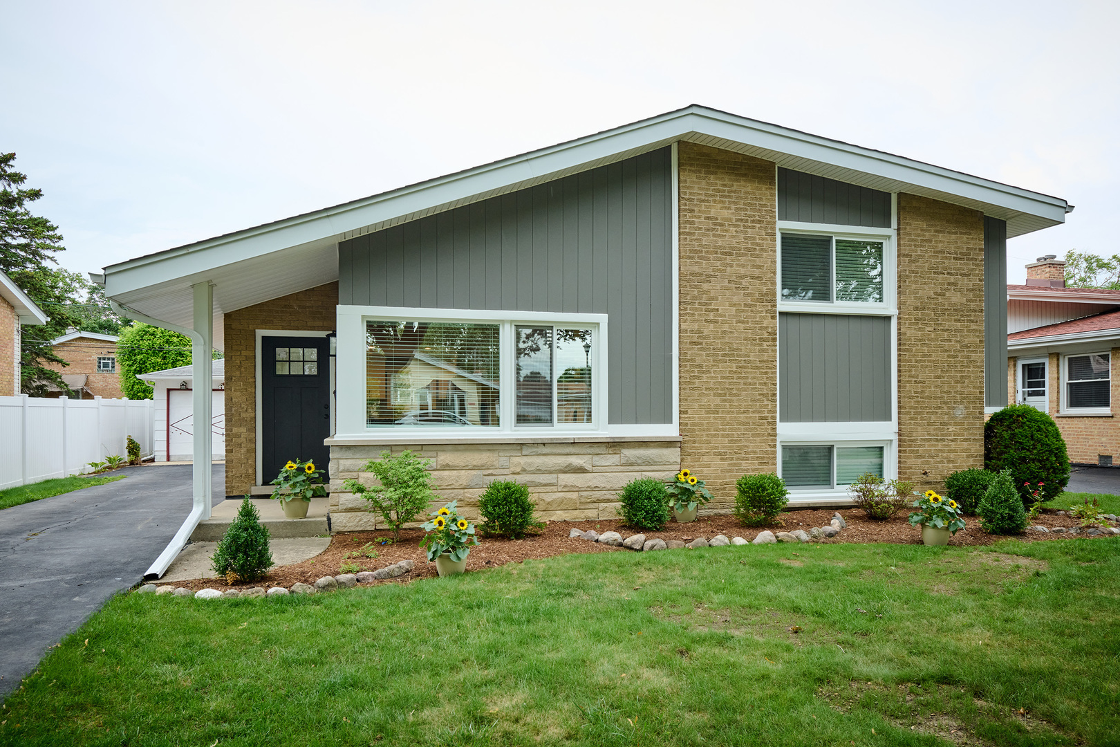 Property Photo:  8926 Natoma Avenue  IL 60053 