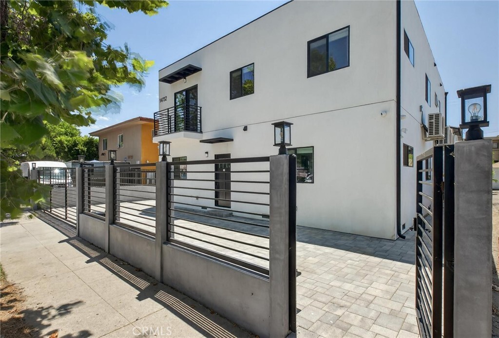 Property Photo: 14732 Gilmore St 1 CA 91411