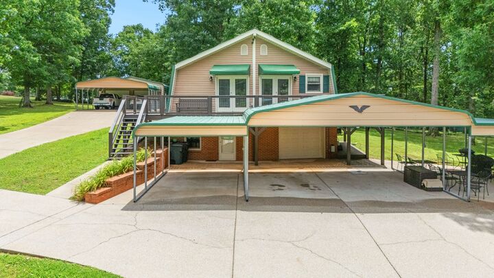 Property Photo:  5215 Meadowwood Dr  TN 37025 