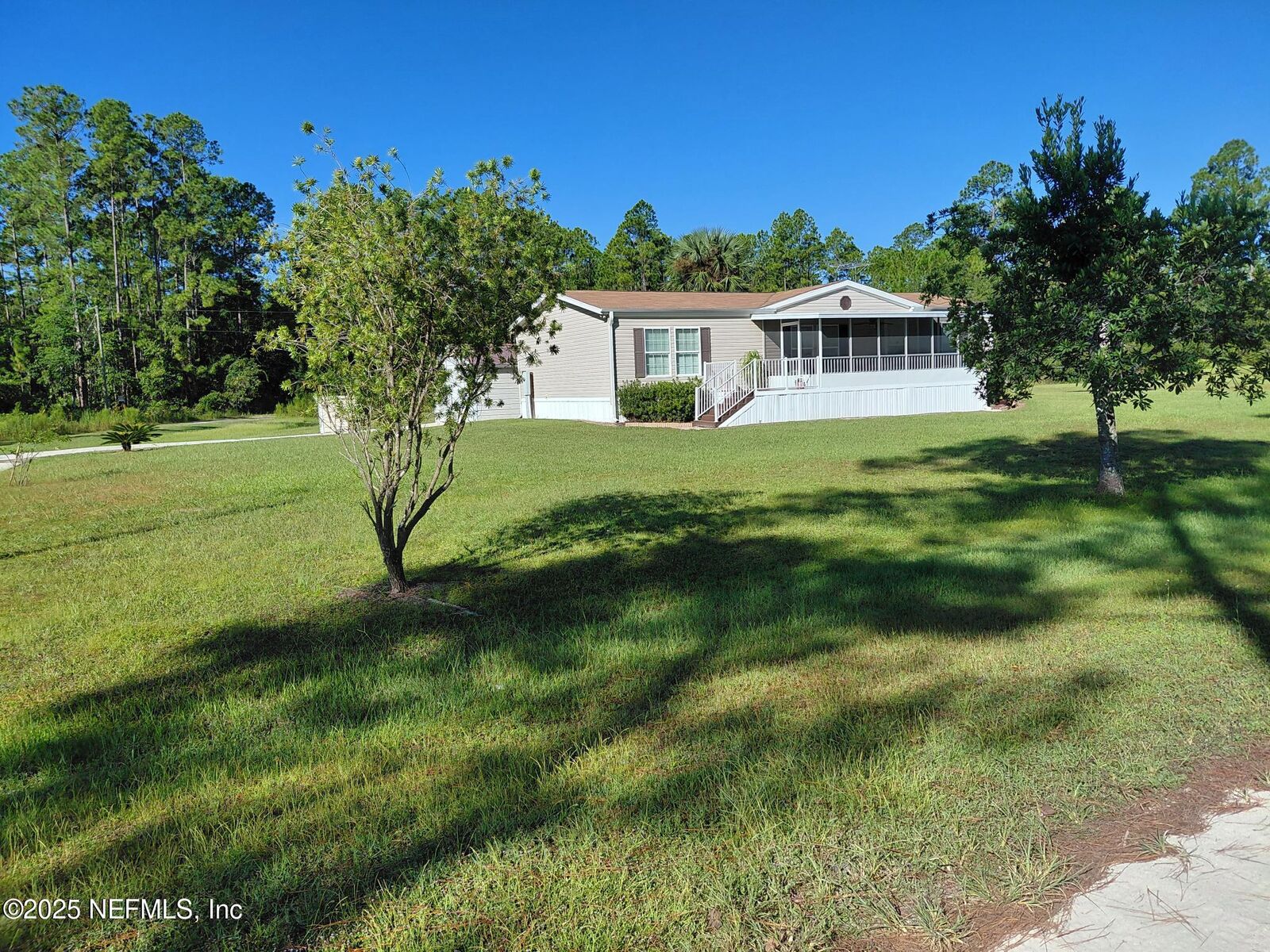Property Photo:  100 Roebuck Street  FL 32139 