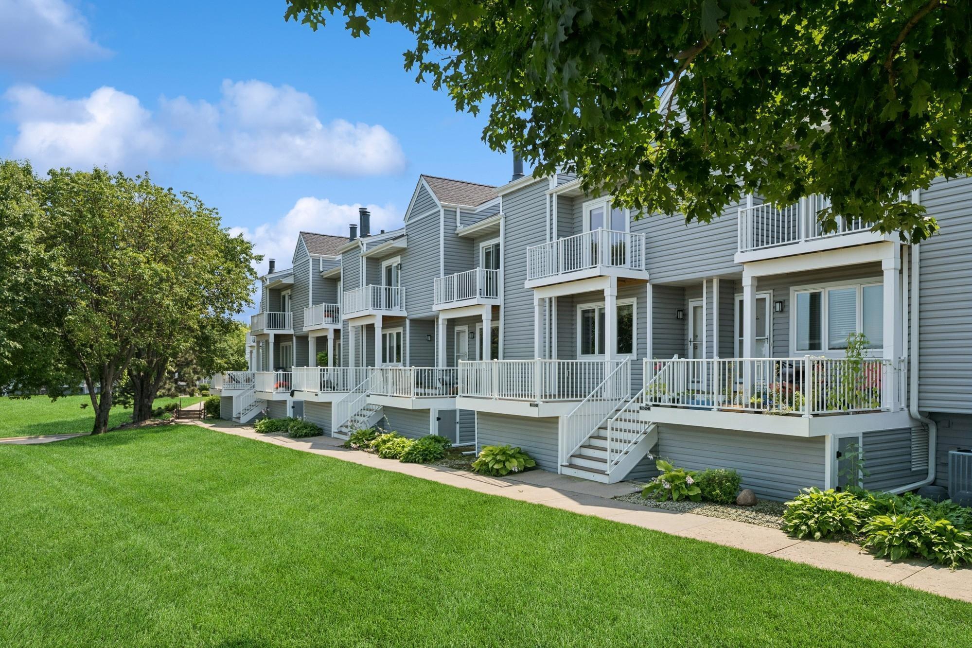 Property Photo: 1601 W Wayzata Boulevard G MN 55356