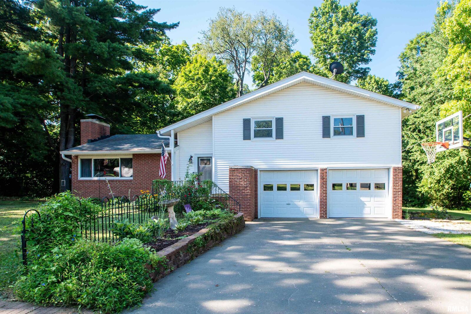 Property Photo:  117 Siesta Drive  IL 61571 