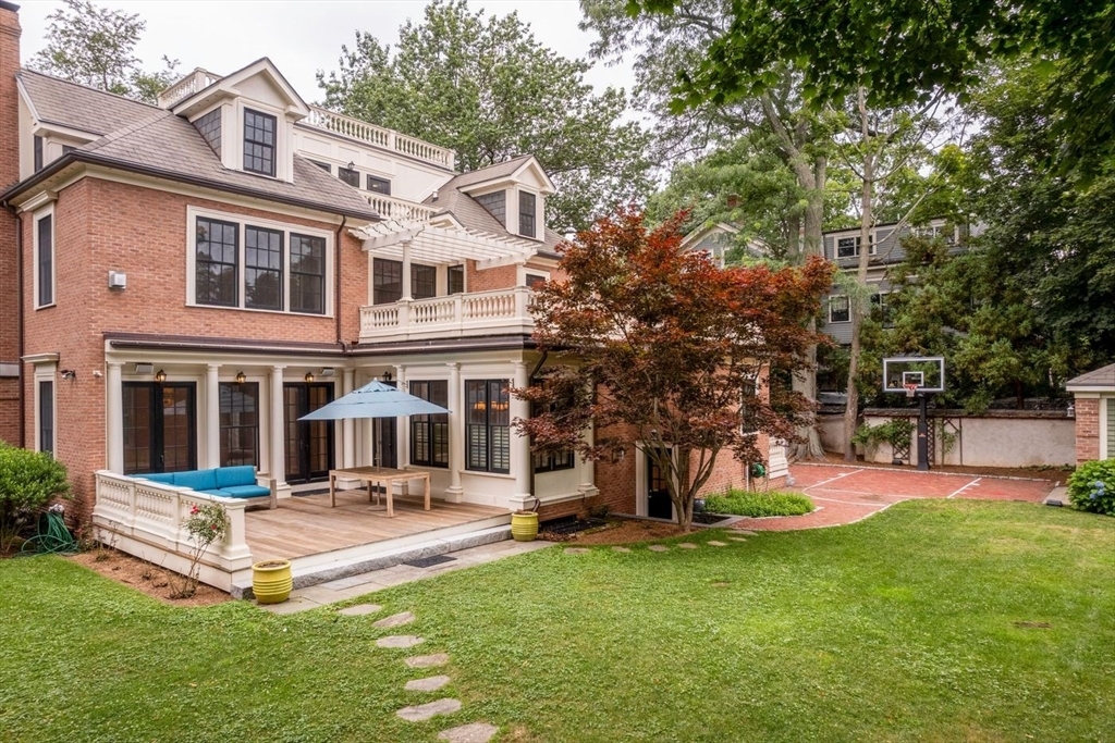 Property Photo: 8 Kirkland Place 8 MA 02138