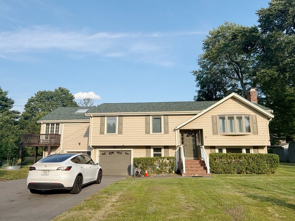 Property Photo:  9 Oak Drive  MA 02762 