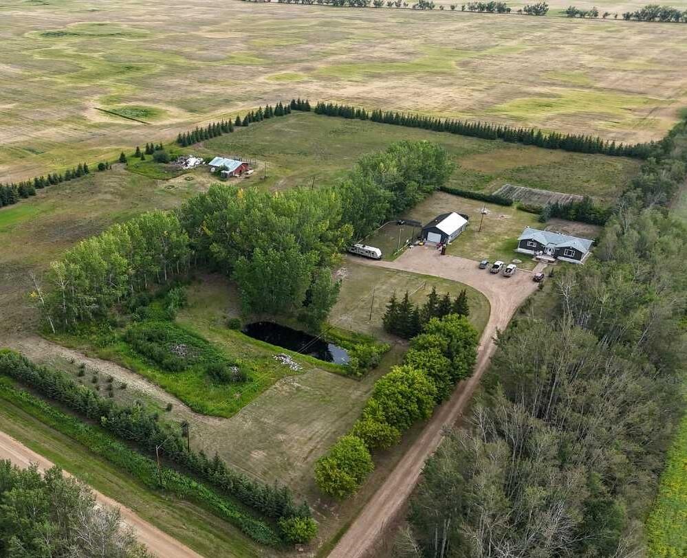 Property Photo:  107441 Range Road 135  AB T0H 2H0 
