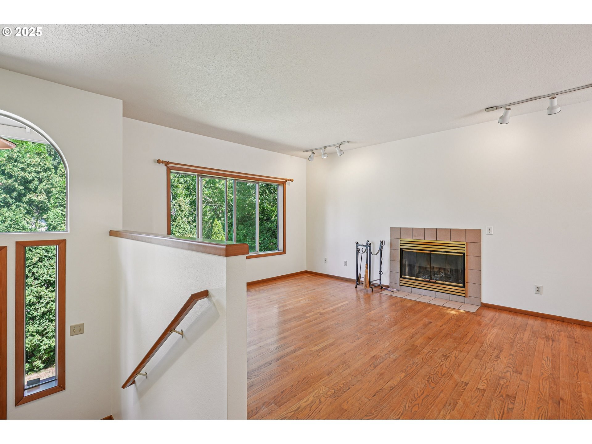 Property Photo: 5204 SW Coronado St OR 97219