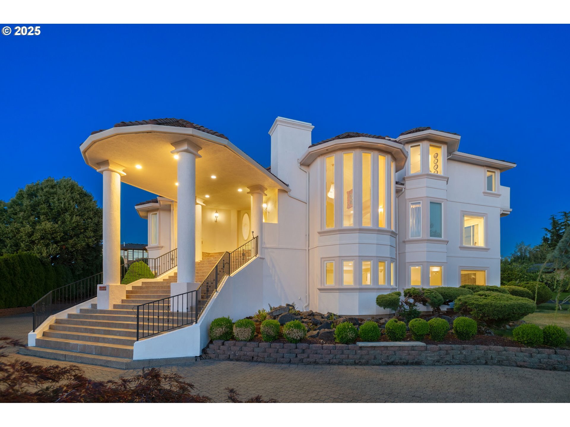 Property Photo:  1650 NW Deerfern St  WA 98607 