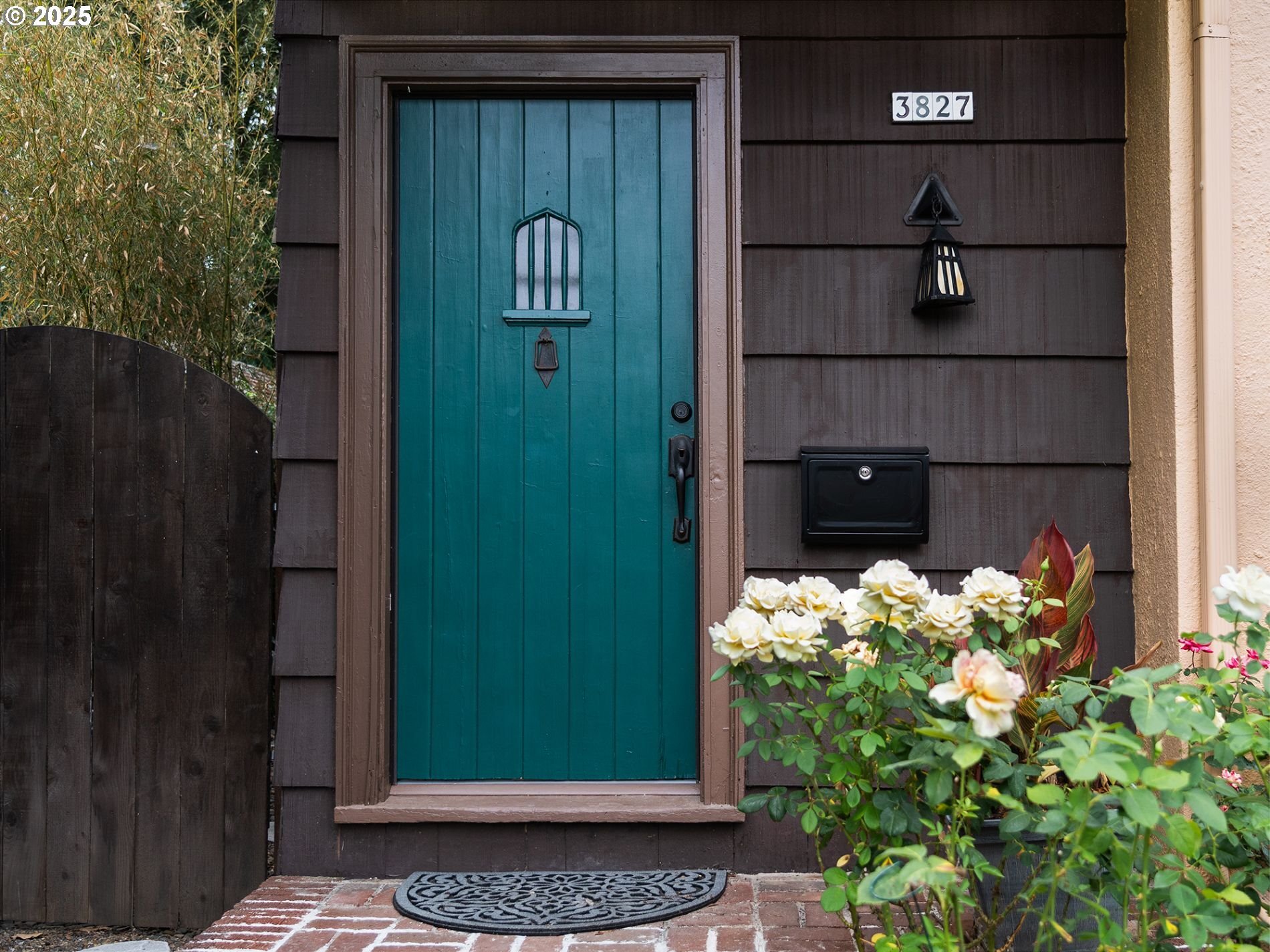 Property Photo: 3827 SE Kelly St OR 97202