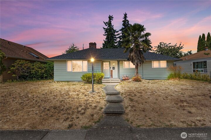 Property Photo: 815 6th Street SE WA 98002