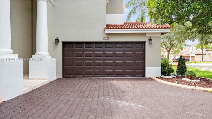 Property Photo: 3625 SW 161st Ter FL 33027