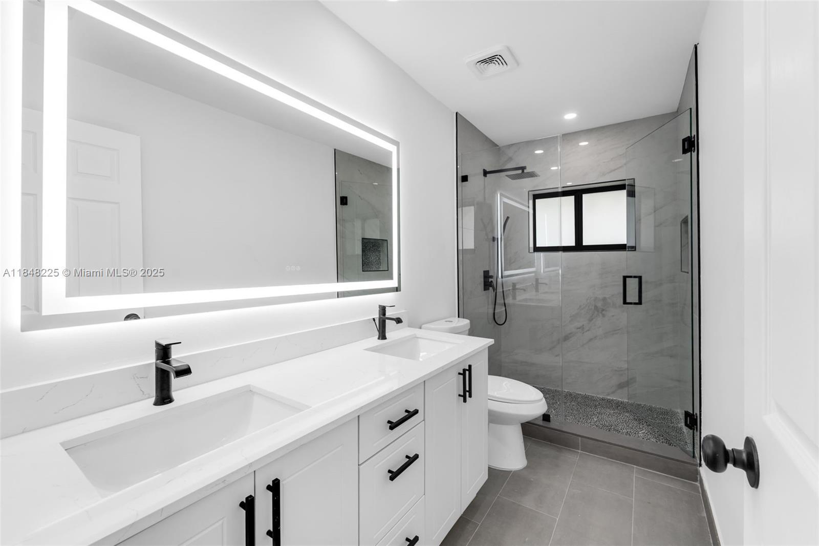 Property Photo: 15404 SW 104th Ave FL 33157
