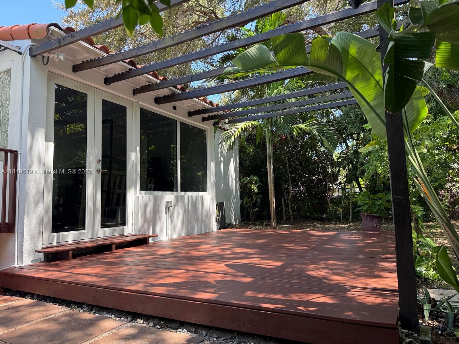 Property Photo: 912 Wallace St FL 33134